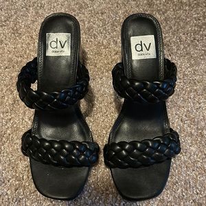 Never worn dolce vita Tessa black heel